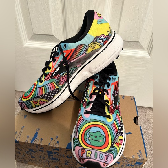 Brand new men’s size 10.5 GHOST 15 Brooks brothers pride running shoe - Picture 3 of 5